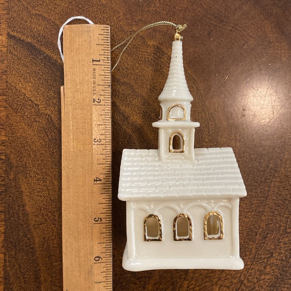 NWOT Ceramic Church with gold detail Ornament - Picture 5 of 9